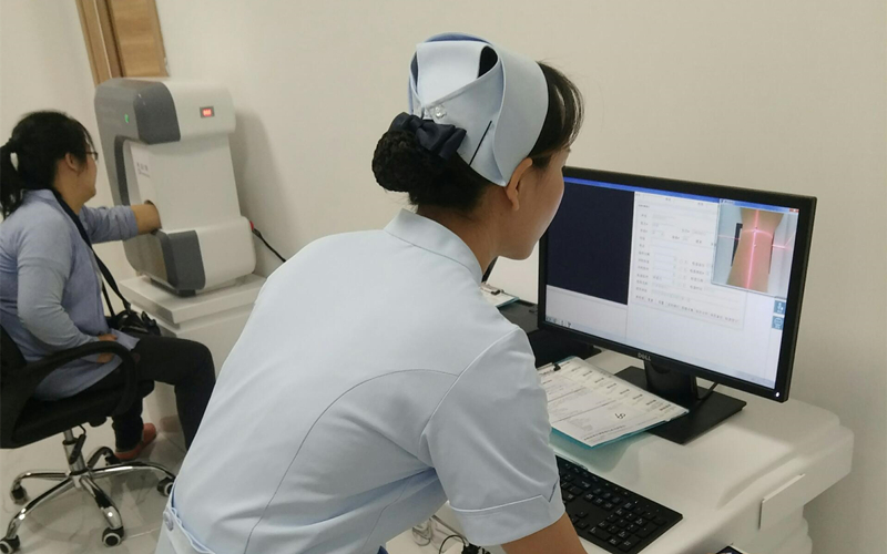 操作醫(yī)生免受任何照射劑量，保證操作醫(yī)生長(zhǎng)期操作安全