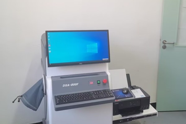 雙能X射線骨密度儀：準(zhǔn)確測量骨密度，助力骨質(zhì)疏松防治，守護(hù)骨骼健康